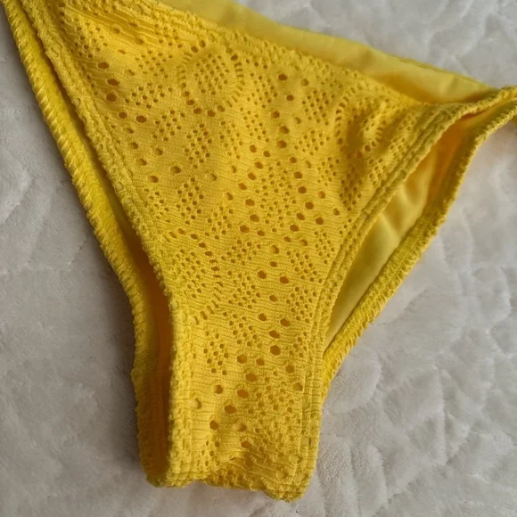3 / $30 💘 y2k yellow bikini bottom with embroidered pattern - Picture 3 of 3